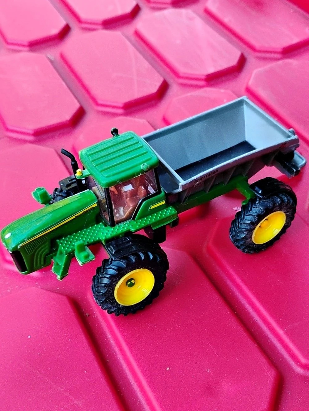 (#04) John Deere Dry Box Spreader / Collect n Play Toy Green